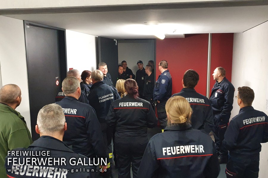 Besuch der Flughafenfeuerwehr des BER